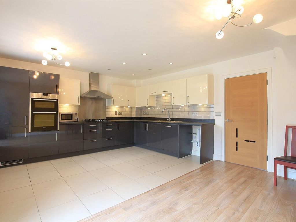 4 bed terraced house to rent in Holywell Way, StainesUponThames TW19