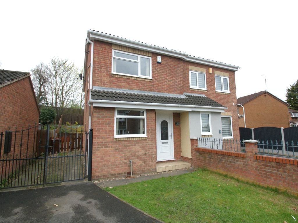 3 bed semidetached house to rent in Clayton Close, Leeds, West