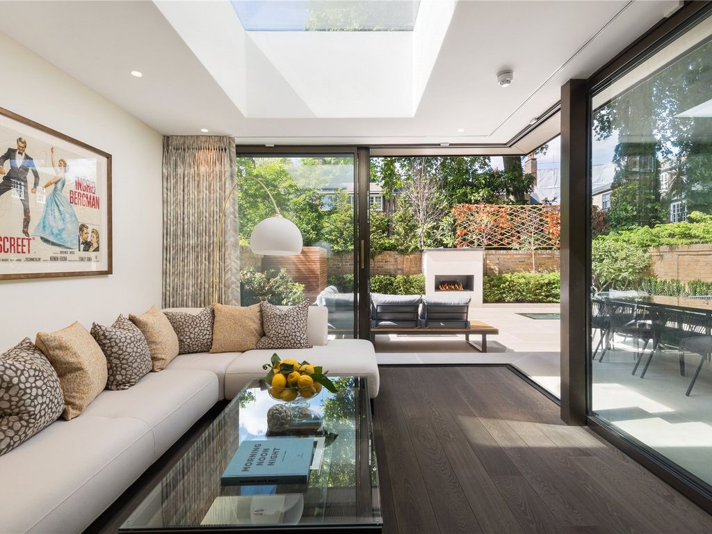 Mulberry Walk, Chelsea, London SW3  