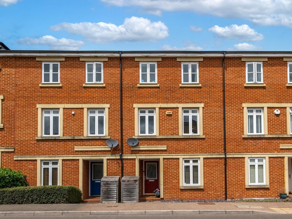 4 bed terraced house for sale in Royal Earlswood Park, Redhill RH1 Zoopla