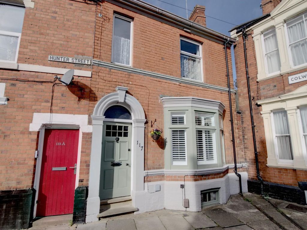 3 bed end terrace house for sale in Hunter Street, Northampton NN1, £
