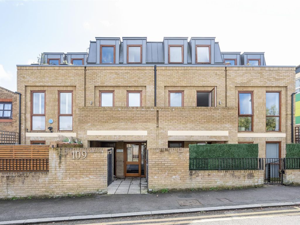 1 bed flat for sale in Forest Road, London E11, £365,000 Zoopla