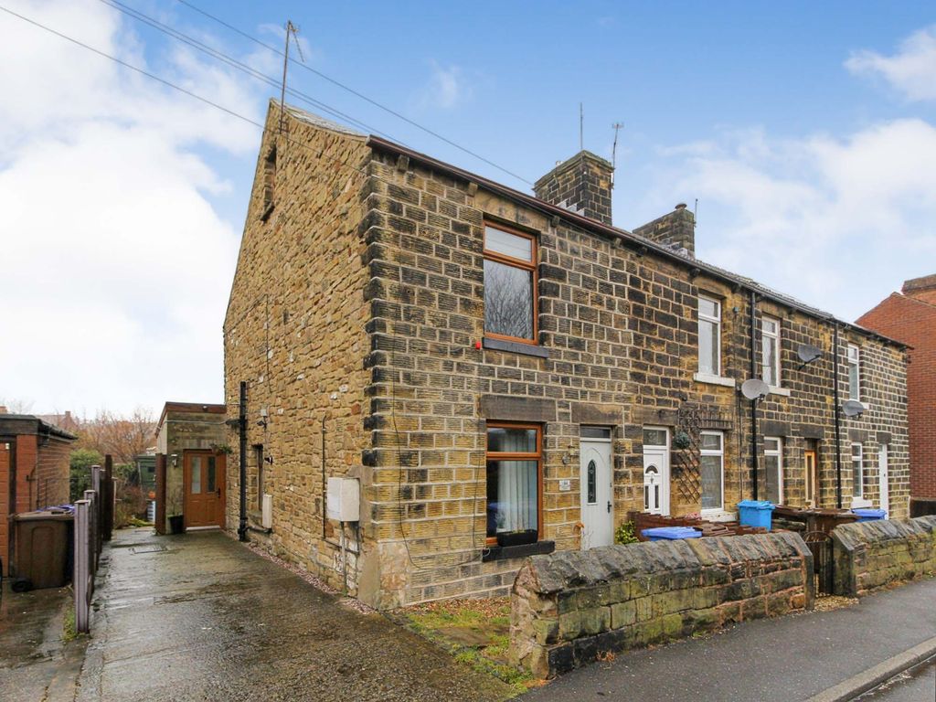 3 bed end terrace house for sale in Jeffcock Road, High Green