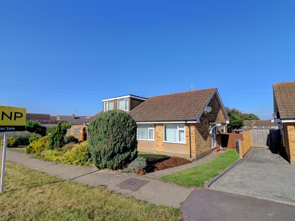 2 bed bungalow for sale in Dunsmore Avenue, Princes Risborough HP27, £400,000 Zoopla