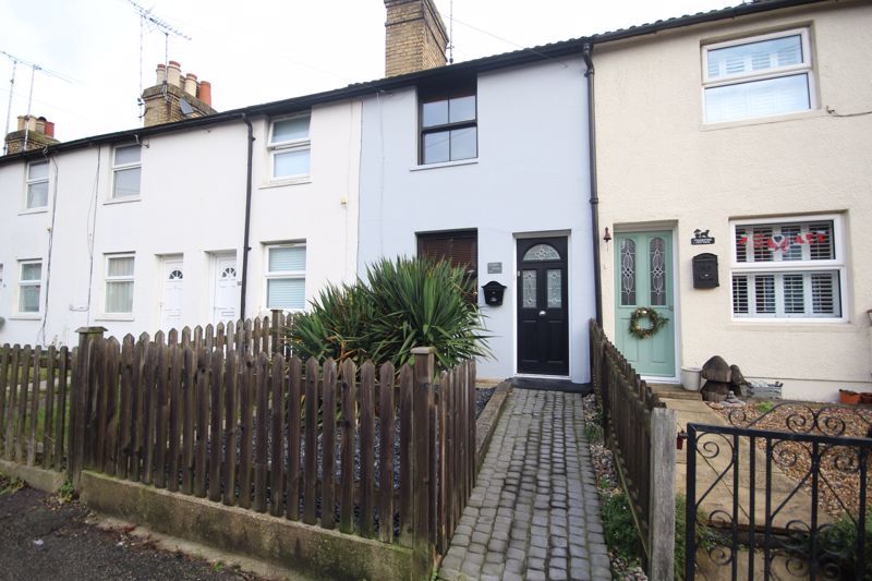 2 bed terraced house for sale in London Road, Dunton Green, Sevenoaks