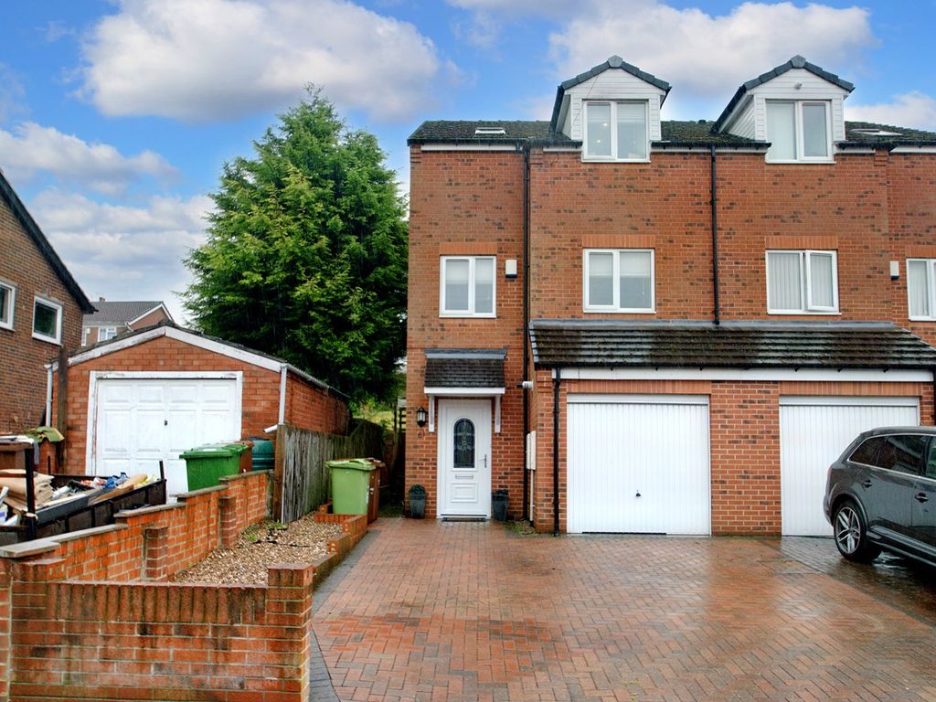 5 bed semidetached house for sale in Sussex Crescent, Castleford WF10