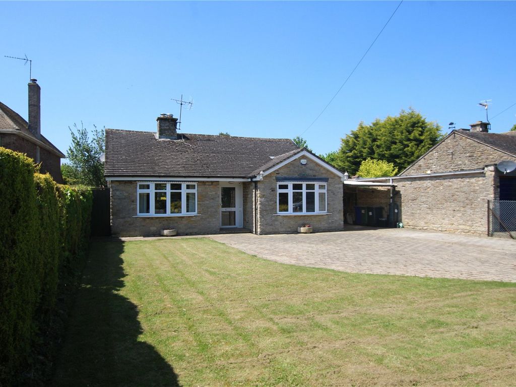 3 bed bungalow for sale in Charlton Way, Farthinghoe, Brackley NN13
