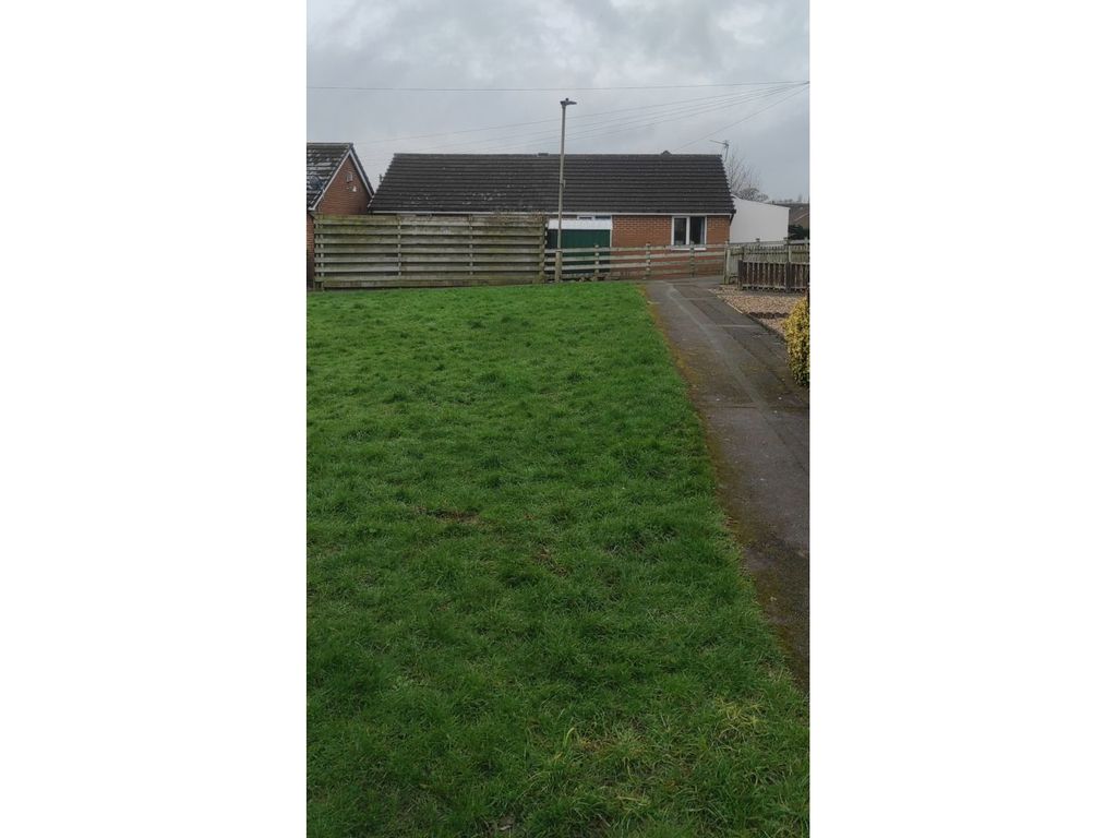 3 bed detached bungalow for sale in Park Lea, Huddersfield HD2, £