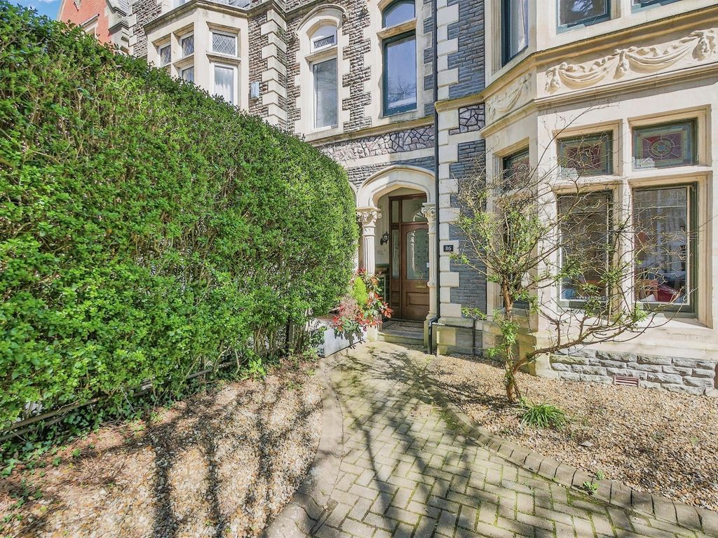 2 bed flat to rent in Cathedral Road, Pontcanna, Cardiff CF11, £1,450