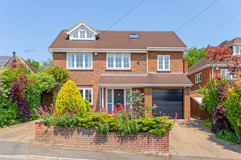 5 bed detached house for sale in Chiltern Road, Marlow SL7, £1,795,000