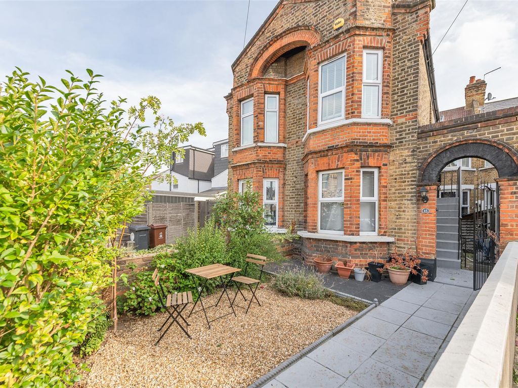 2 bed flat for sale in Edinburgh Road, London E17 Zoopla