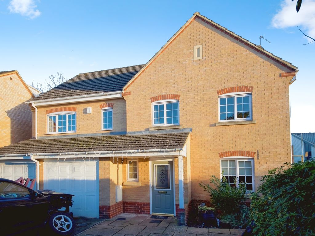 6 bed detached house for sale in Oxford Avenue, London N14, £1,150,000