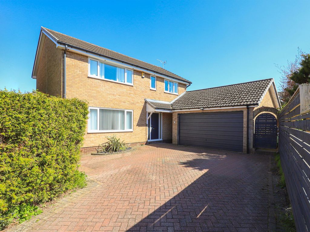 4 bed detached house for sale in Woodbridge Rise, Walton, Chesterfield