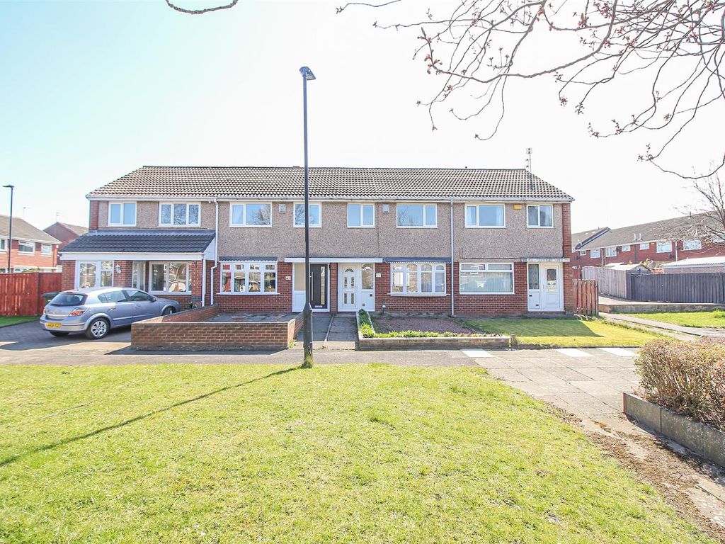 3 bed terraced house to rent in Hersham Close, Kingston Park, Newcastle Upon Tyne NE3, £950 pcm