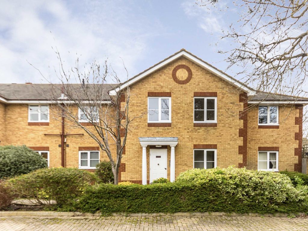1 bed flat to rent in Waterside Close, Surbiton KT6, £1,225 pcm Zoopla