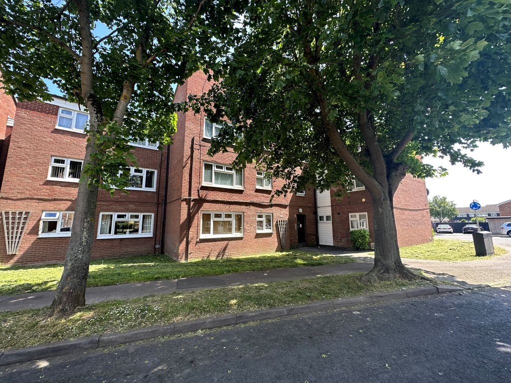 2 bed flat to rent in Rowan Drive, Broxbourne EN10 Zoopla