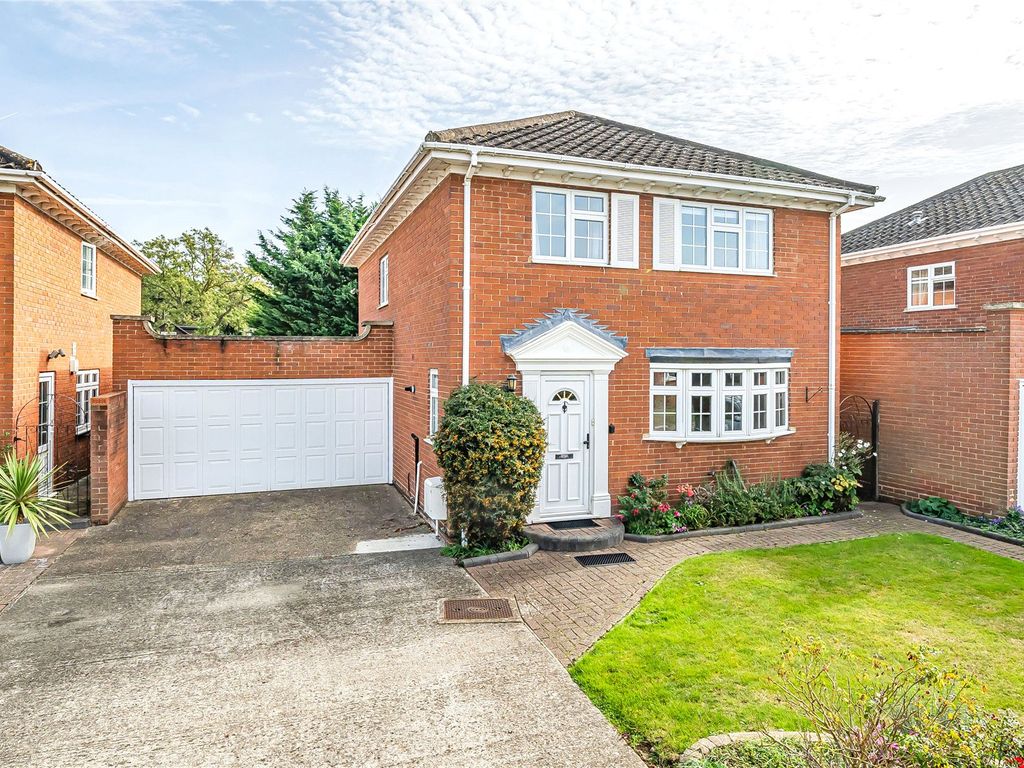 4 bed detached house for sale in Laleham, Staines, Surrey TW18, £