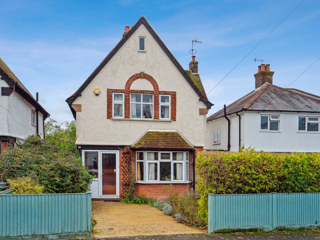 Bucks Avenue, Oxhey WD19  