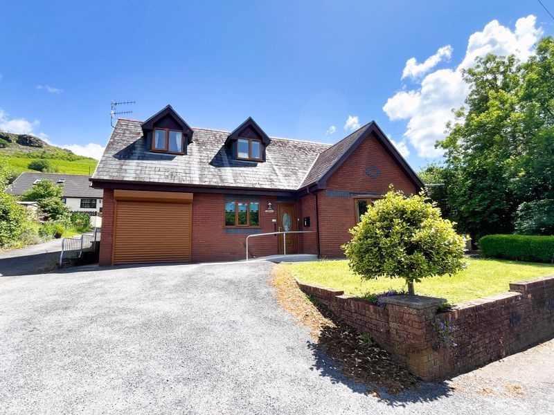 3 bed detached bungalow for sale in Lletty Dafydd, Clyne, Neath SA11, £