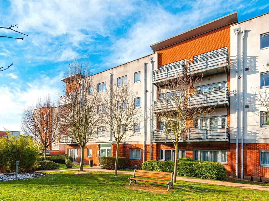 2 bed flat to rent in Hawker Place, Walthamstow, London E17, £1,750 pcm