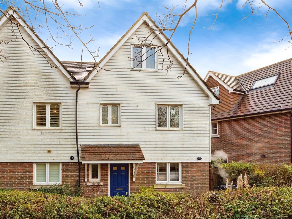 4 bed semidetached house for sale in Pellings Farm Close, Crowborough TN6, £525,000 Zoopla