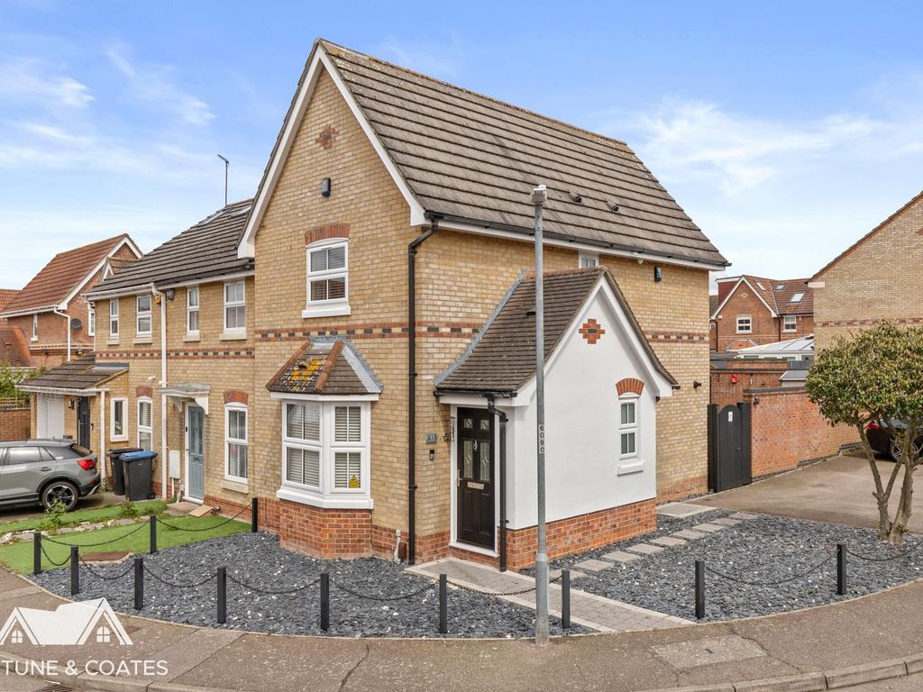 3 bed end terrace house for sale in Albert Gardens, Church Langley