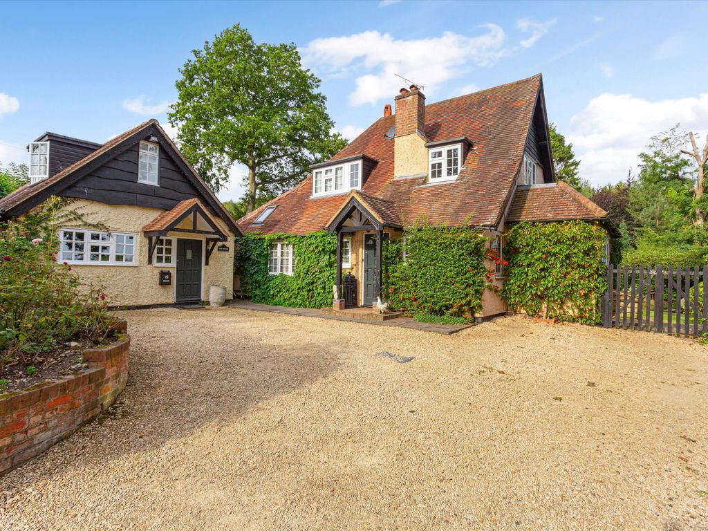 5 bed detached house for sale in Broomfield Hill, Great Missenden