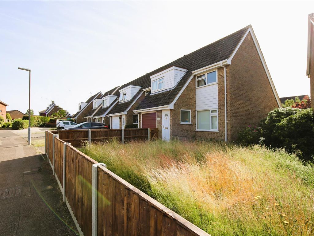 3 bed semidetached house for sale in Sywell Close, Old Catton, Norwich