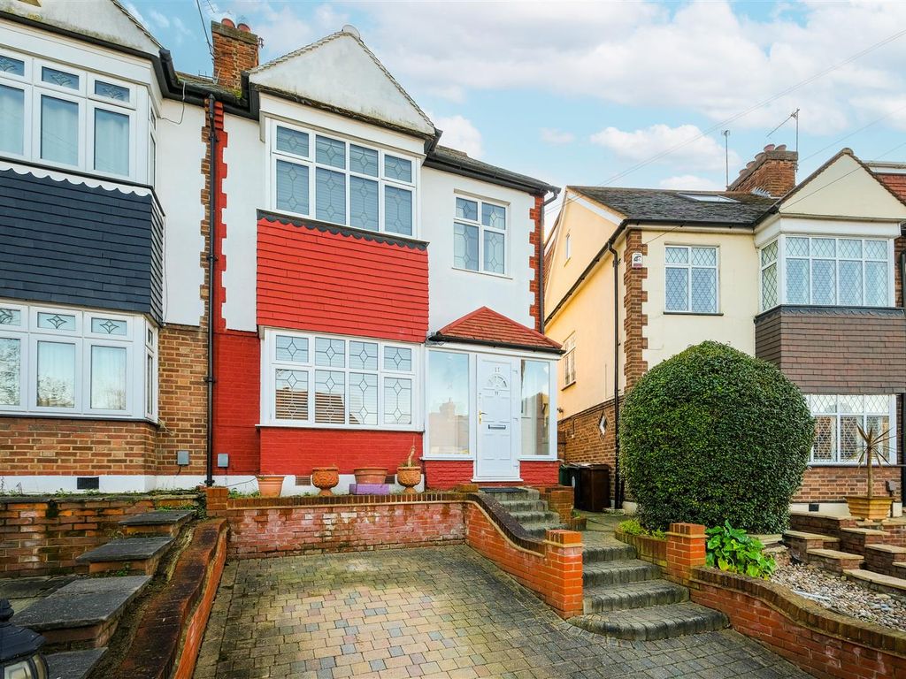 4 bed semidetached house for sale in Brindwood Road, London E4, £