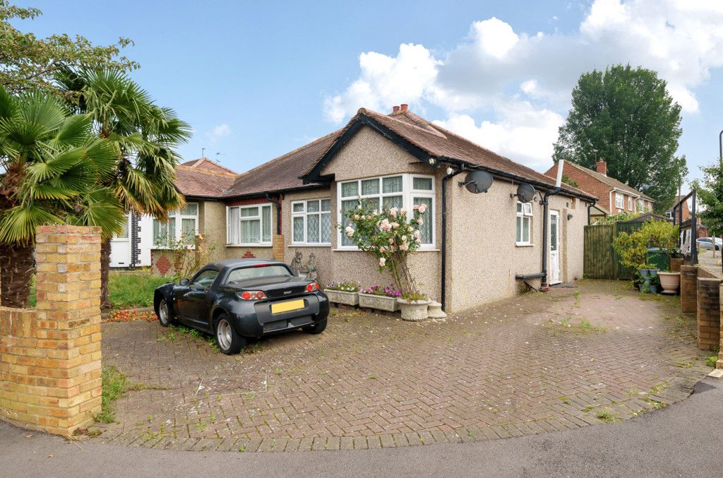 2 bed bungalow for sale in Sandown Way, Northolt, Middlesex UB5, £