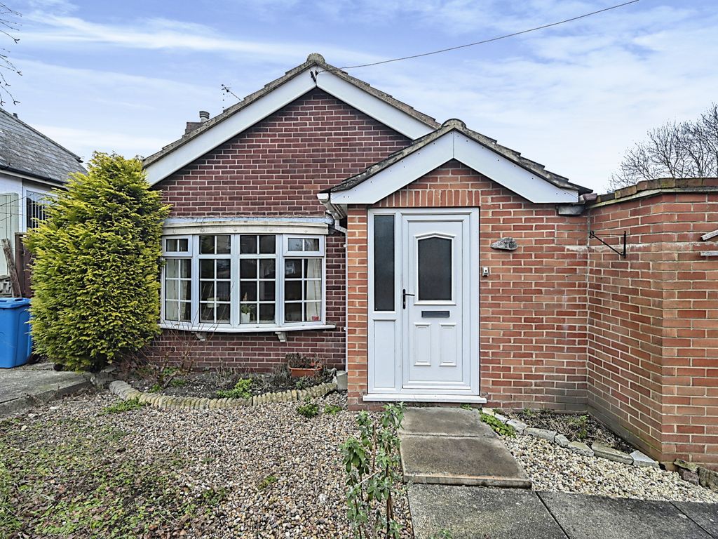 2 bed bungalow for sale in Northfield Avenue, Ilkeston, Derbyshire DE7