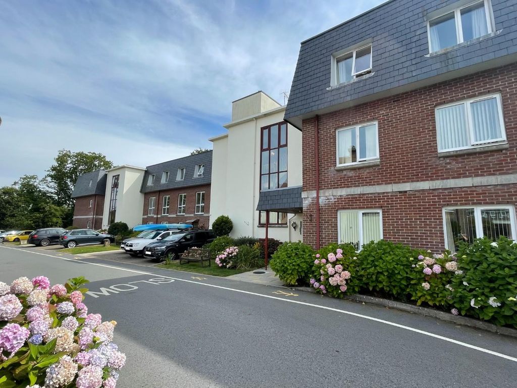 2 bed flat for sale in Willow Court, Clyne Common, Swansea SA3 Zoopla