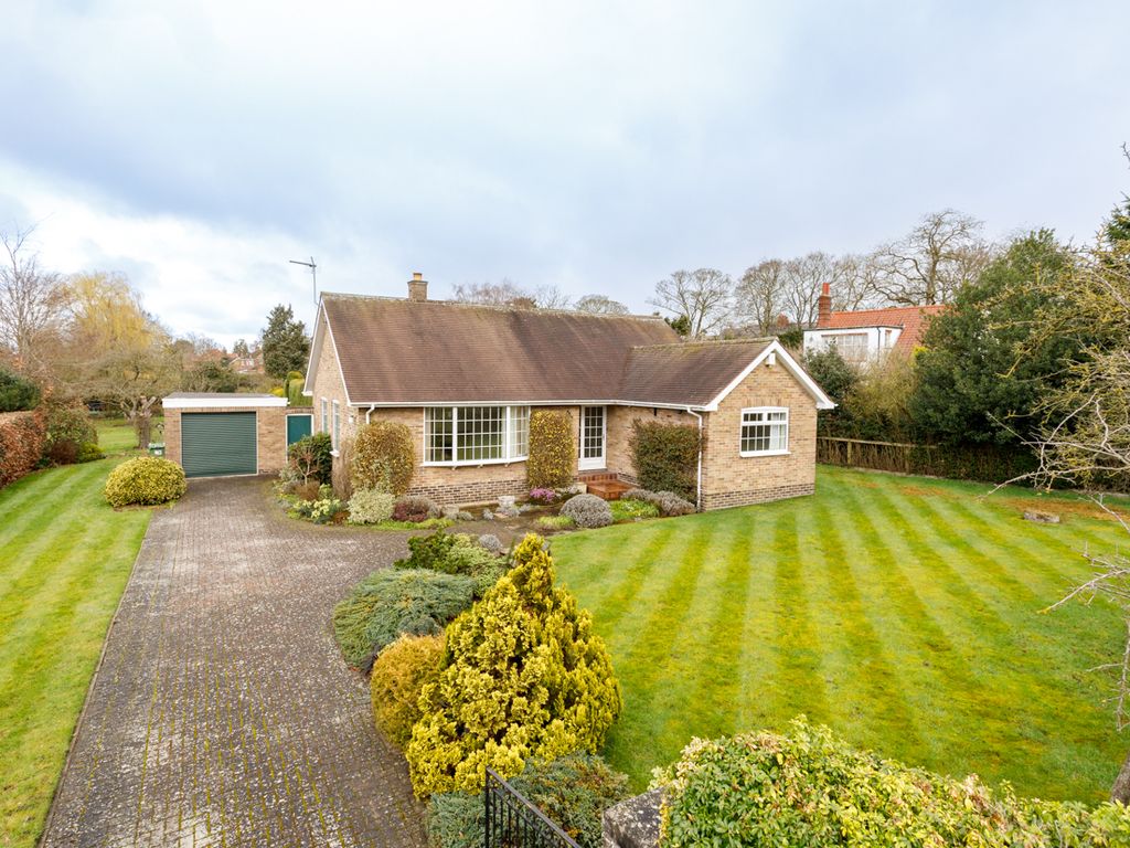 3 bed detached bungalow for sale in Raskelf Road, Easingwold, York YO61