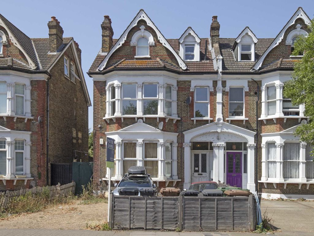 2 bed flat to rent in Bromley Road, London SE6, £1,650 pcm Zoopla