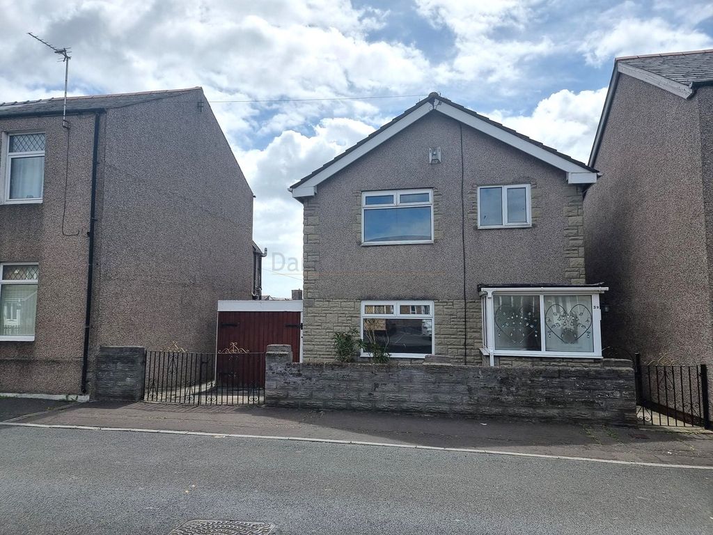 3 bed detached house for sale in Arthur Street, Barry CF63, £290,000 Zoopla