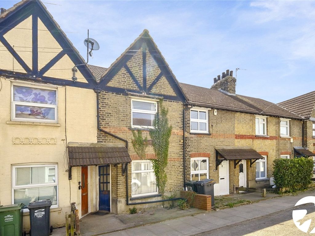3 bed terraced house for sale in Broomfield Road, Kent DA10