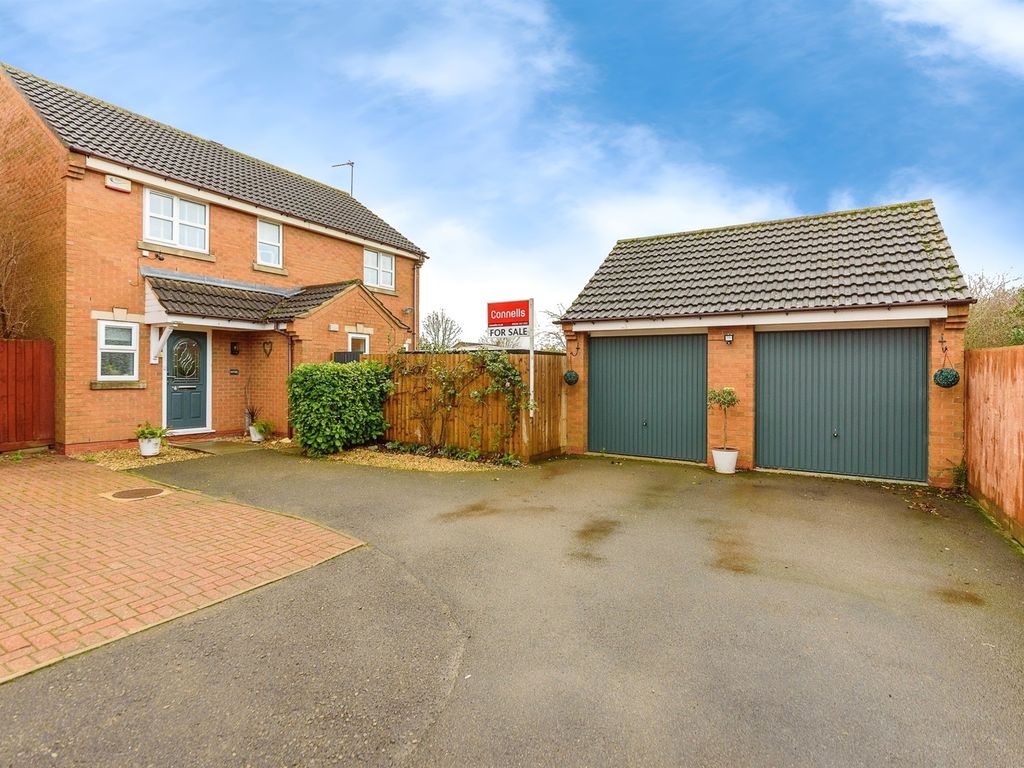 4 bed detached house for sale in Barth Close, Great Oakley, Corby NN18