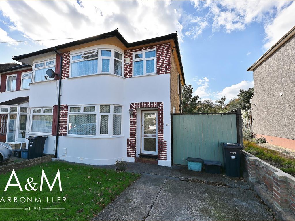 3 bed end terrace house for sale in Thurlow Gardens, Ilford IG6 Zoopla