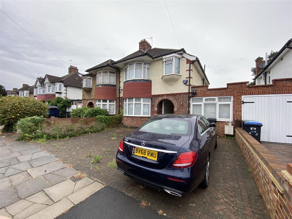 3 bed flat to rent in Rowantree Road, Winchmore Hill N21 Zoopla