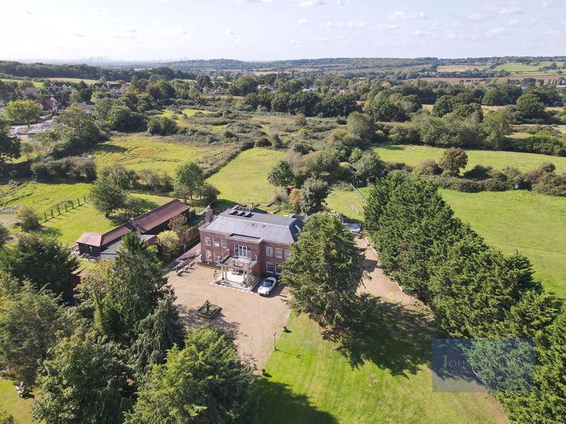 6 bed detached house to rent in Nupers Hatch, Stapleford Abbotts