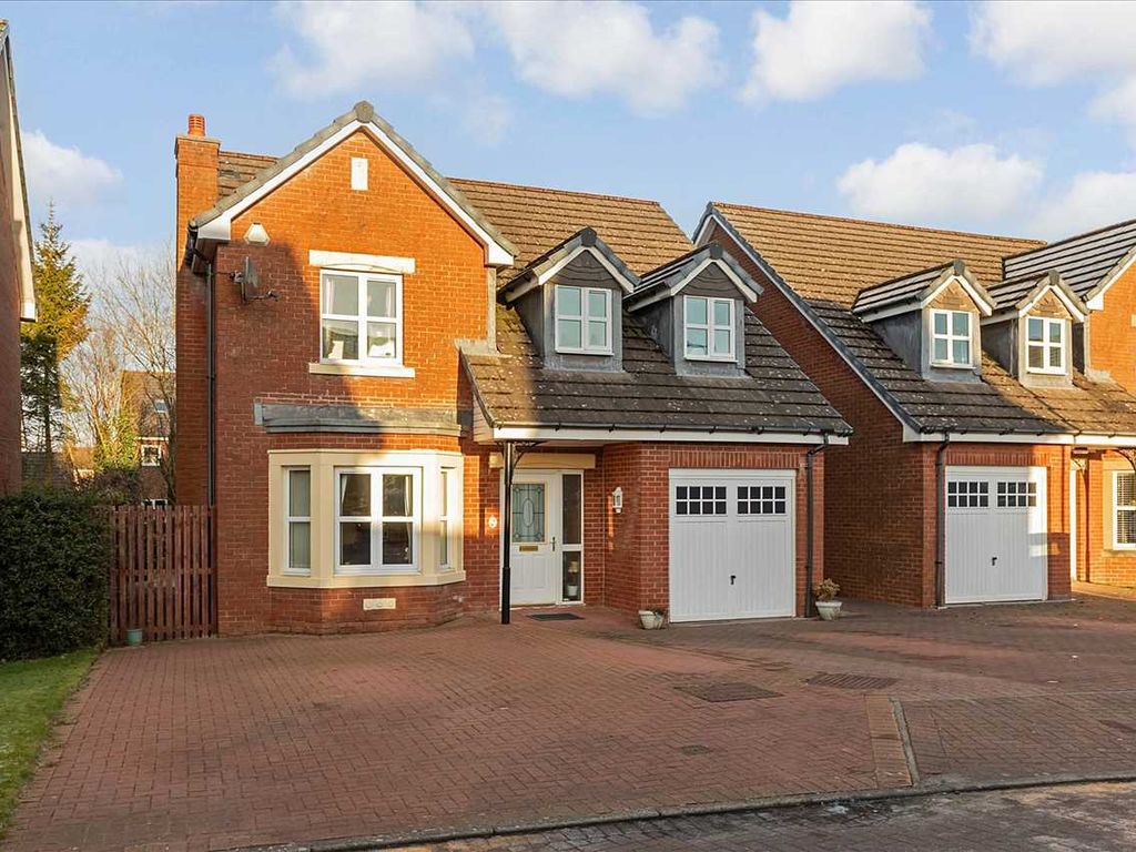 4 bed detached house for sale in Polden Court, Lindsayfield, East