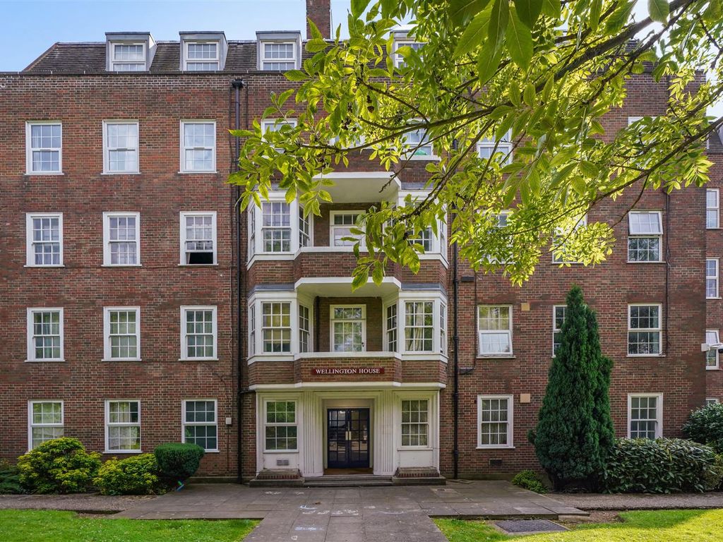 1 bed flat to rent in Wellington House, Western Avenue, Ealing W5, £