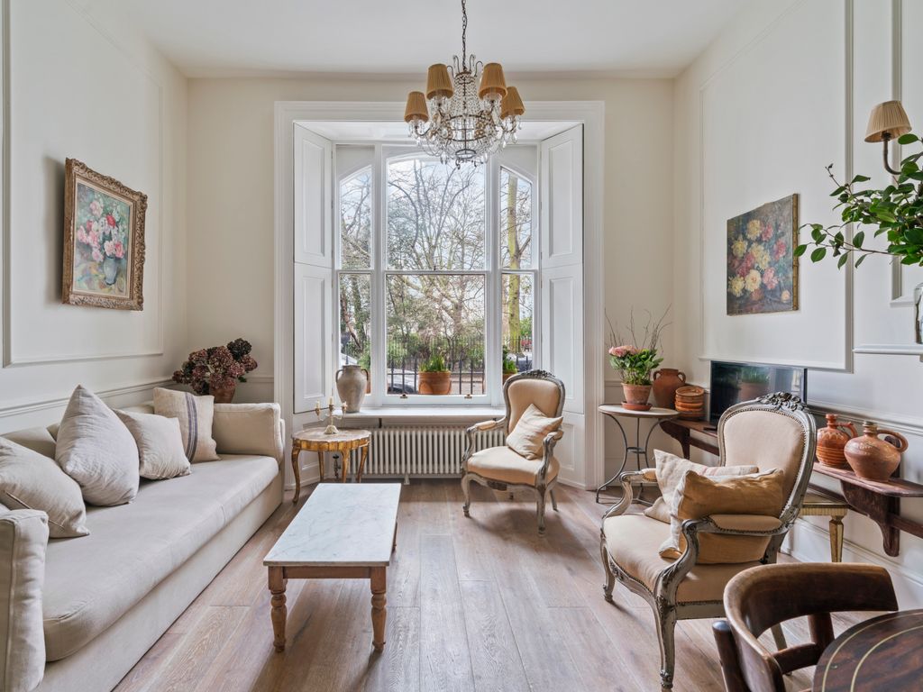 2 bed flat for sale in Westbourne Gardens, Notting Hill W2, £1,000,000