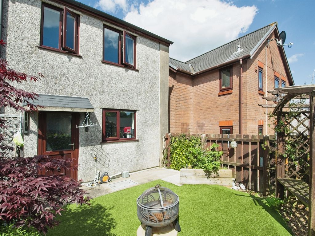2 bed semidetached house for sale in Lower Bridge Street