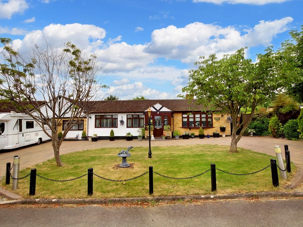 4 bed detached bungalow for sale in Vera Road, Downham, Billericay CM11
