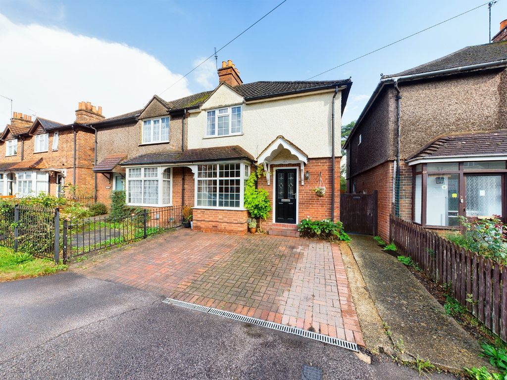 3 bed semidetached house for sale in Old Stoke Road, Southcourt