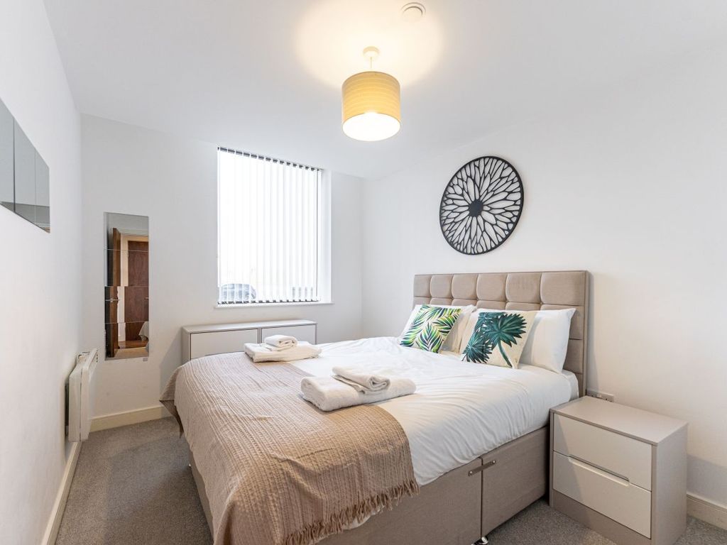 2 bed flat to rent in Broad Street, Birmingham B15 Zoopla