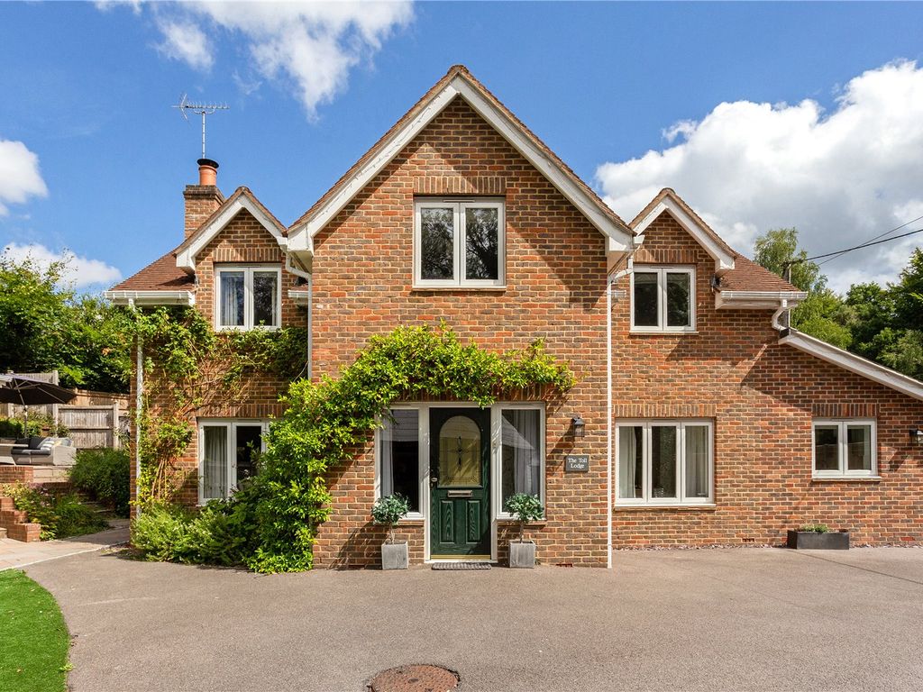 4 bed detached house for sale in London Road, Liphook, Hampshire GU30