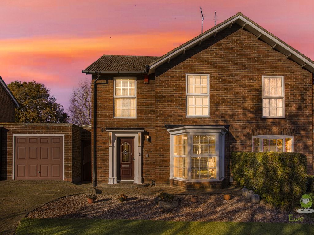 3 bed semidetached house for sale in Howlands, Welwyn Garden City