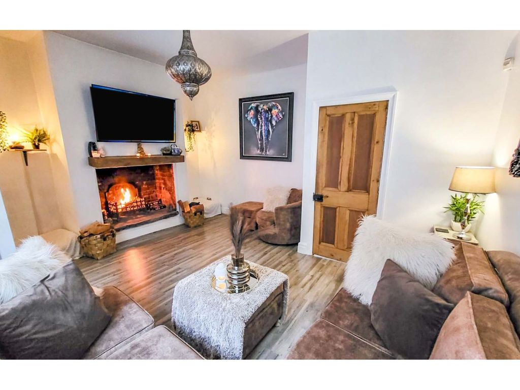 Green Lane, Garden Suburbs OL8  